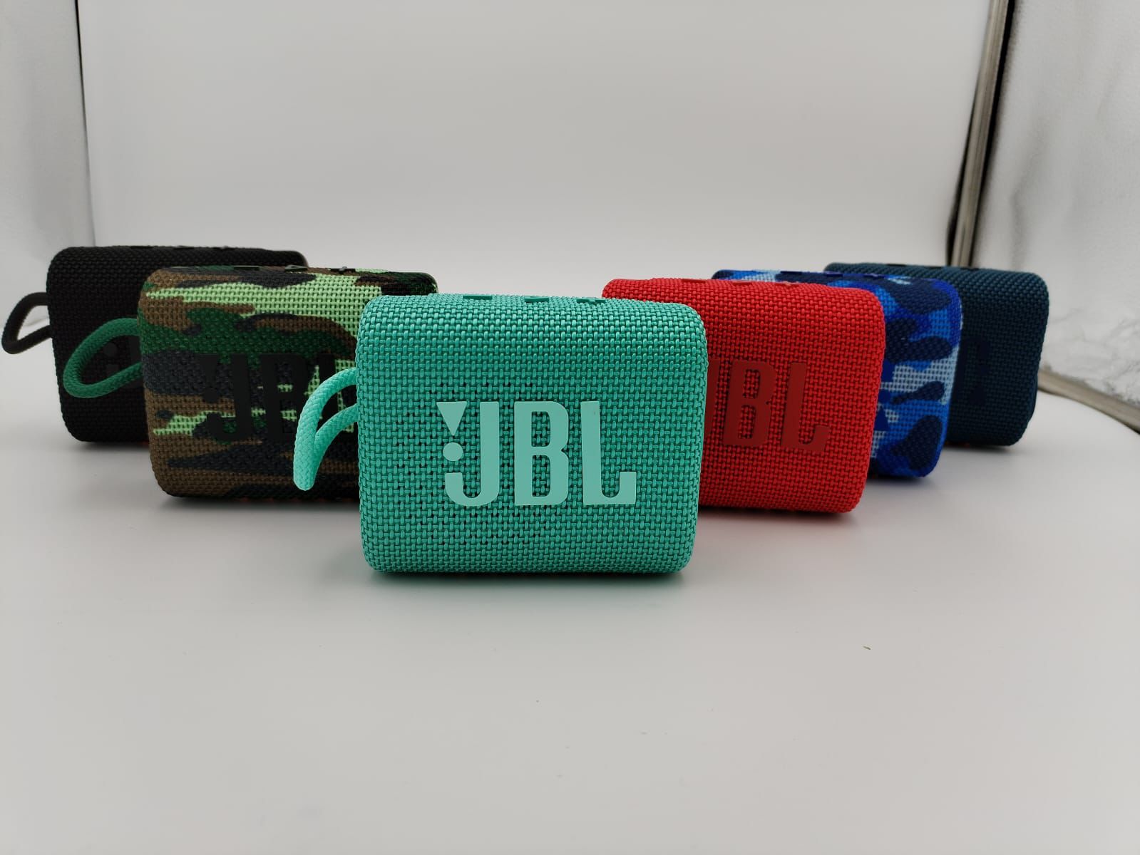 Parlante cuadrado JBL